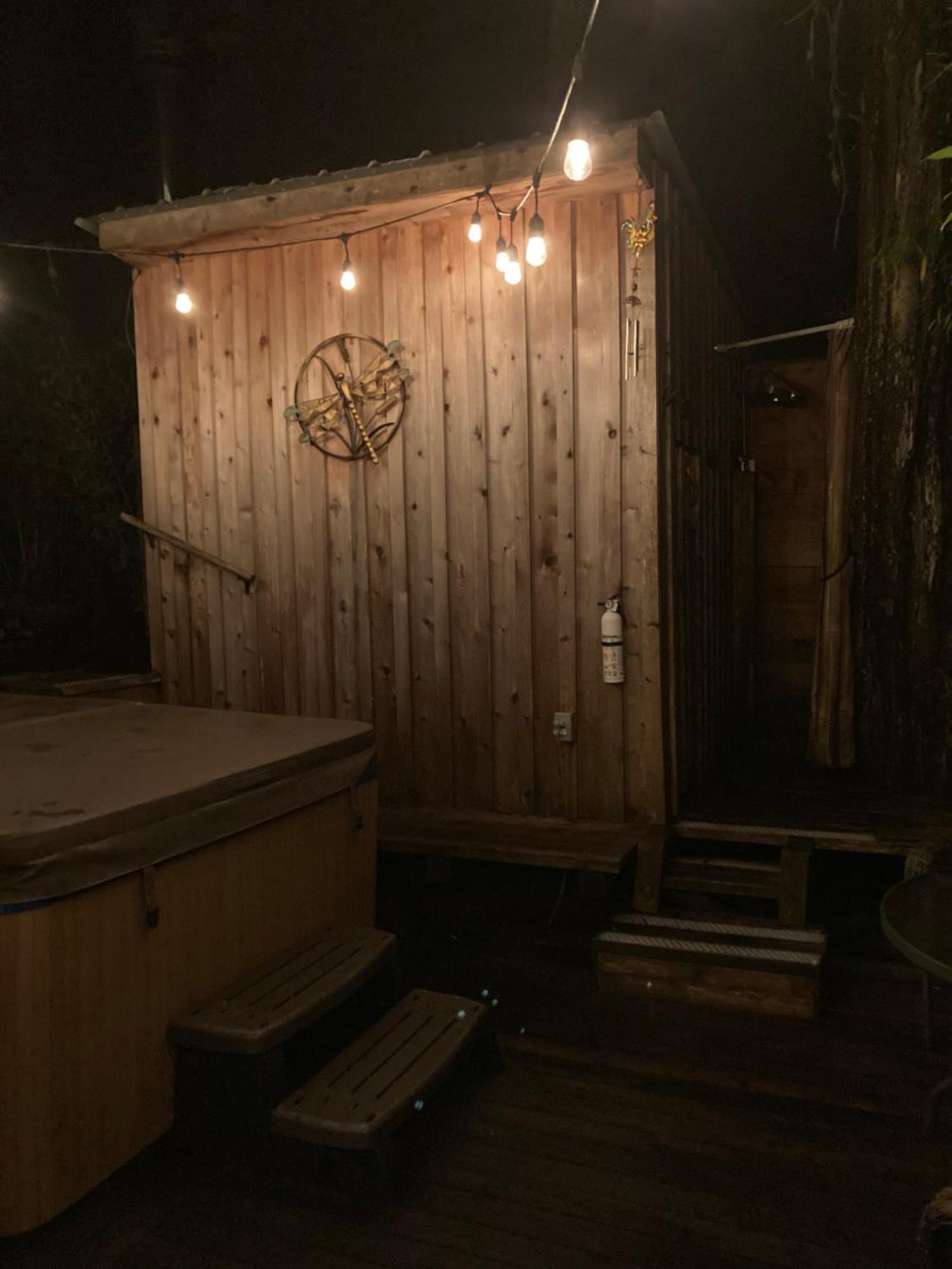 Forest Sweet Retreat Hot Tub & Wood Fired Sauna Юклулет Екстер'єр фото